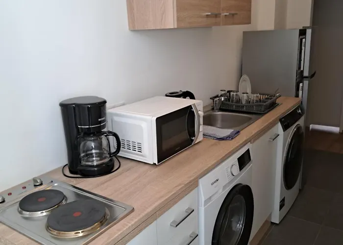 Relax & Belvedere 10 Minutes To Downtown Long Term Also Possible Apartment